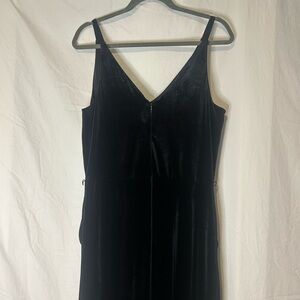 Women’s size 10 Banana Republic Black Velvet Jumpsuit with cropped legs & zipper